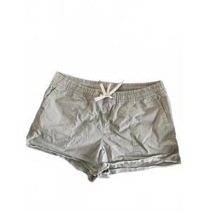 Vuori Women's Vintage Ripstop Shorts with Raw Hemline Sage Green  Large